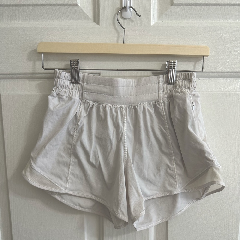 White, Hotty Hot shorts, 4 in. — Lululemon — size 6